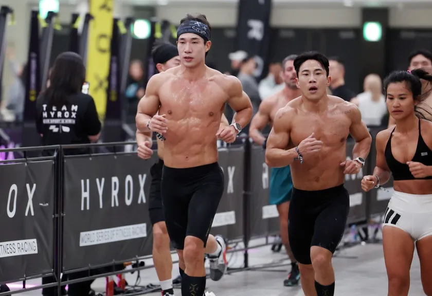 하이록스 훈련을 통해 슬레드 푸시 등 크로스 트레이닝을 하며 달리기 퍼포먼스를 끌어올리는 4050 중년 러너